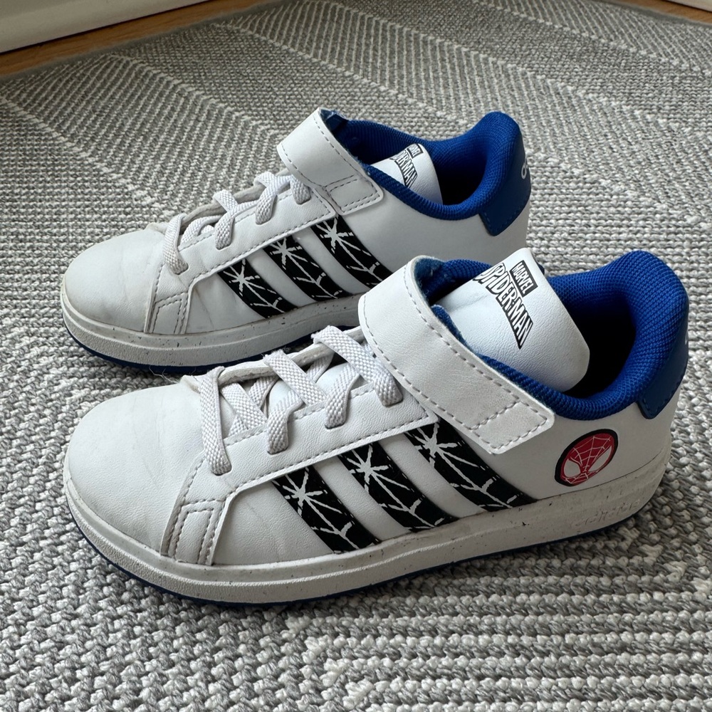 Adidas Marvel Spiderman Grand Court Kid Sneakers Velcro- excellent condition!